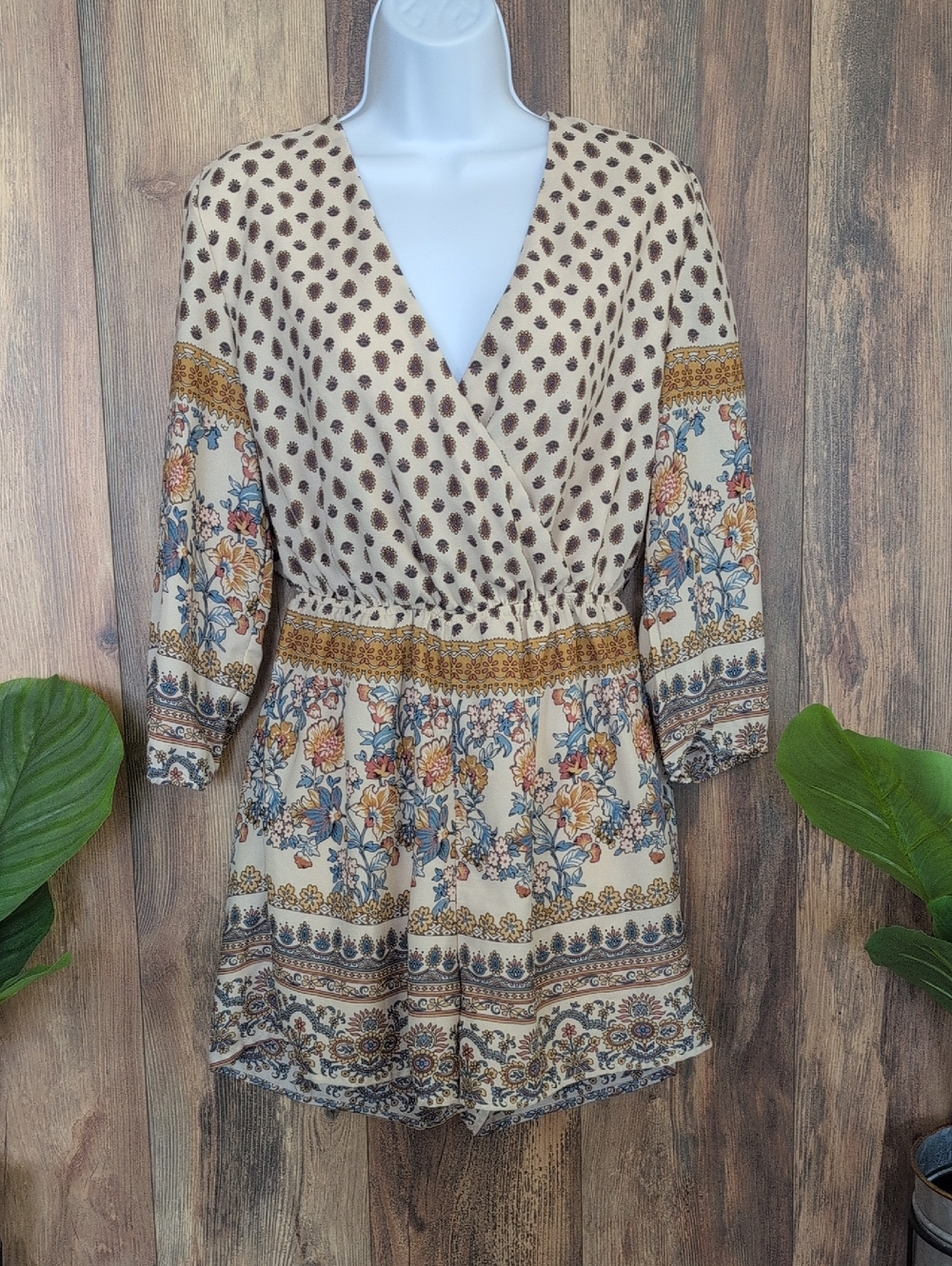 Alya Cream Floral Print Surplice Romper M           F267